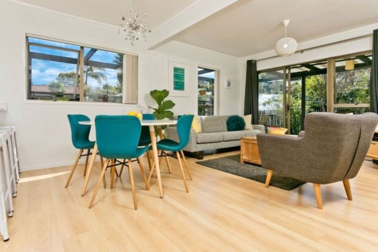 Photo of property in 2/7 Wilkinson Way, Browns Bay, Auckland, 0630