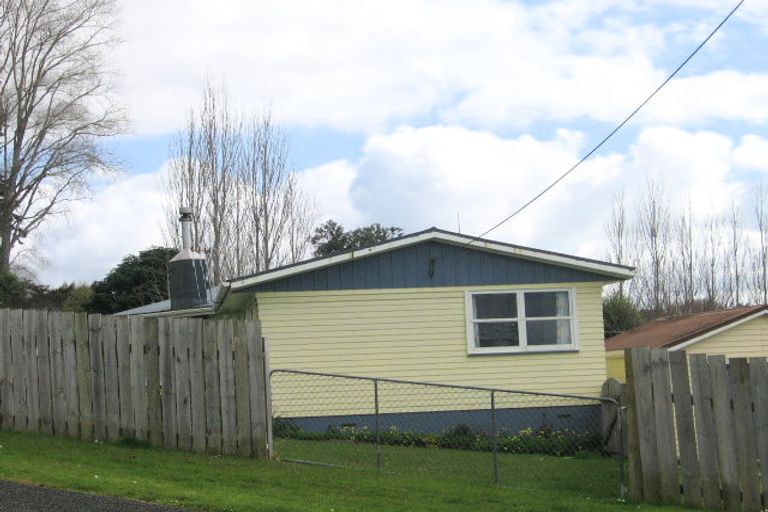 Photo of property in 11 View Street, Maungaturoto, 0520