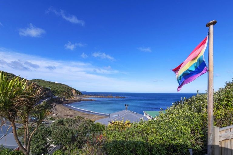 Photo of property in 11 Cave Road, Houghton Bay, Wellington, 6023