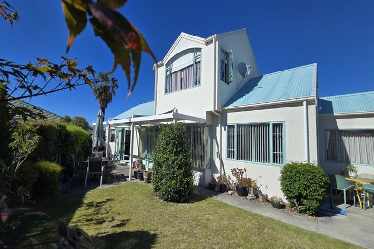 Photo of property in 8 Montague Way, Taradale, Napier, 4112