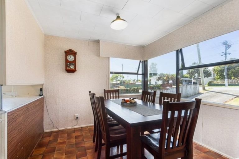 Photo of property in 38 Wallace Road, Mangere Bridge, Auckland, 2022