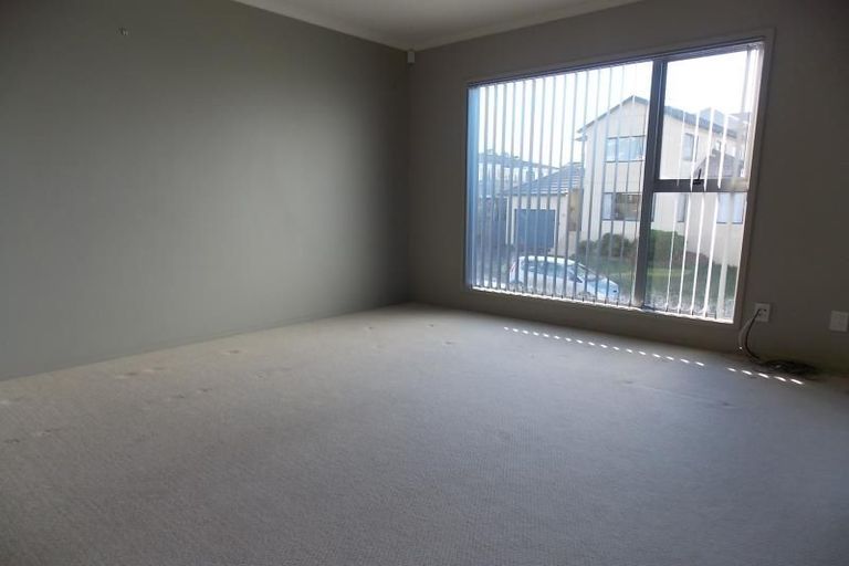 Photo of property in 81 Dress Circle, Newlands, Wellington, 6037