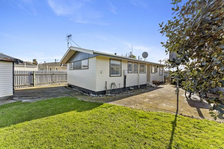 Photo of property in 43 Tararua Terrace, Cloverlea, Palmerston North, 4412