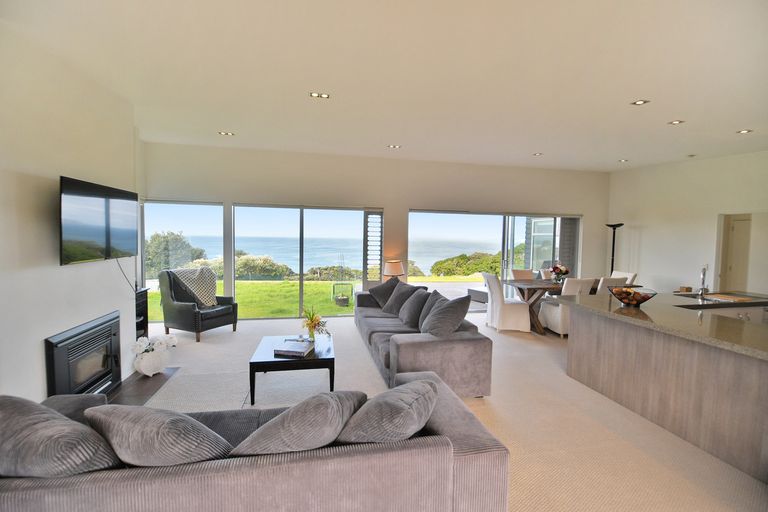 Photo of property in 22 Wonderview Road, Leigh, 0985