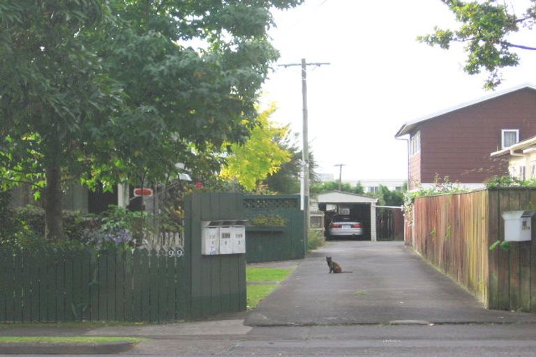 Photo of property in 1/399 West Coast Road, Glen Eden, Auckland, 0602