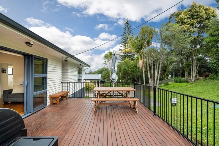 Photo of property in 2/539 Glenfield Road, Glenfield, Auckland, 0629