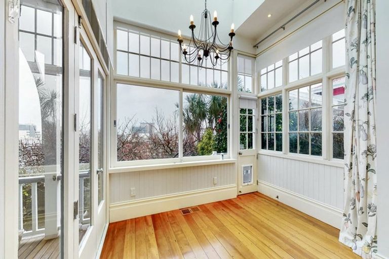 Photo of property in 13 Talavera Terrace, Kelburn, Wellington, 6012