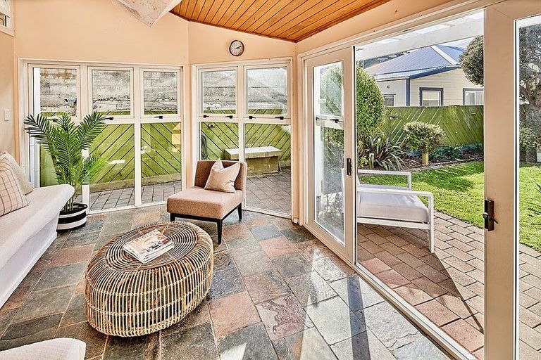 Photo of property in 110 Lyall Parade, Lyall Bay, Wellington, 6022