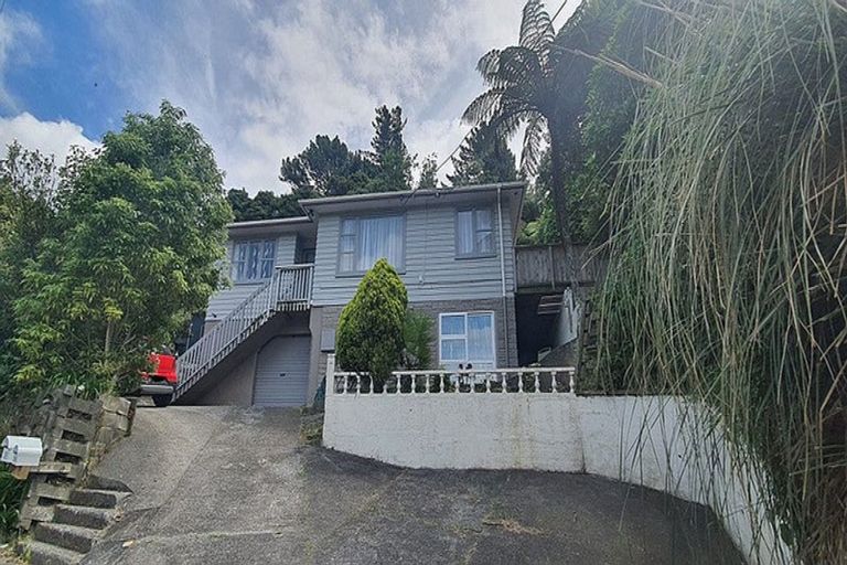 Photo of property in 39 Korau Grove, Stokes Valley, Lower Hutt, 5019