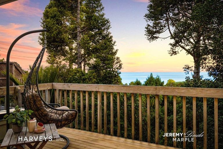 Photo of property in 47 Takahe Road, Titirangi, Auckland, 0604