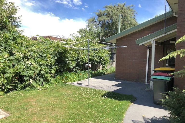 Photo of property in 21 Wadeley Road, Ilam, Christchurch, 8041