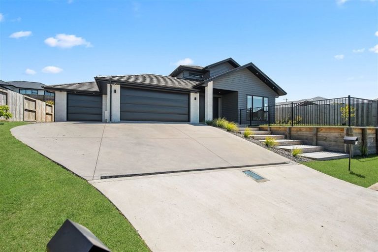 Photo of property in 11 Paiaka Place, Rototuna North, Hamilton, 3210