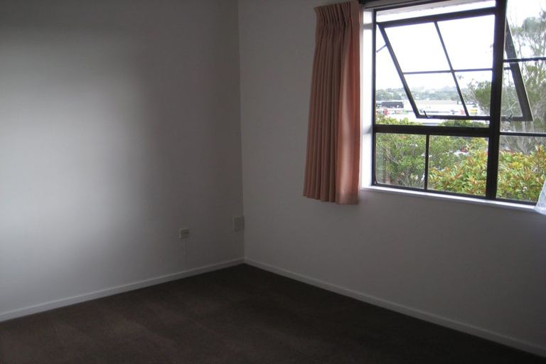 Photo of property in 75 Kennedy Avenue, Forrest Hill, Auckland, 0620