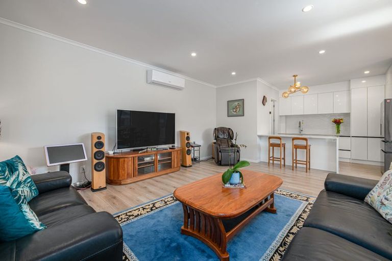 Photo of property in 73a Granville Drive, Massey, Auckland, 0614