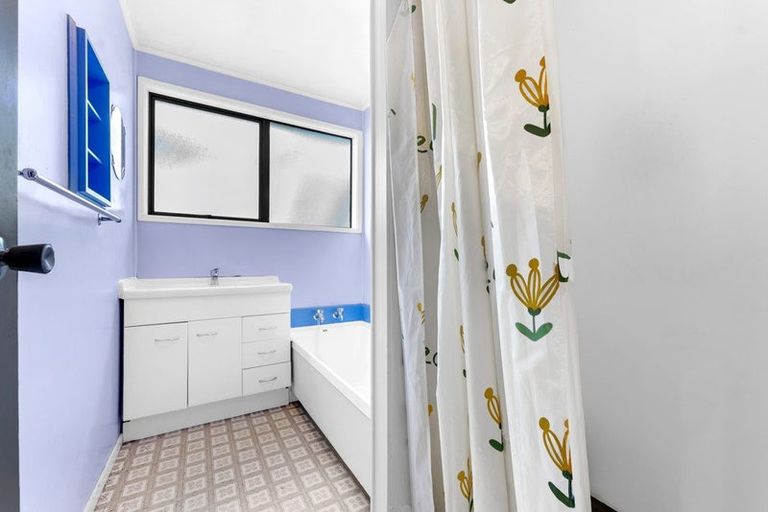 Photo of property in 12 Pisces Road, Glen Eden, Auckland, 0602