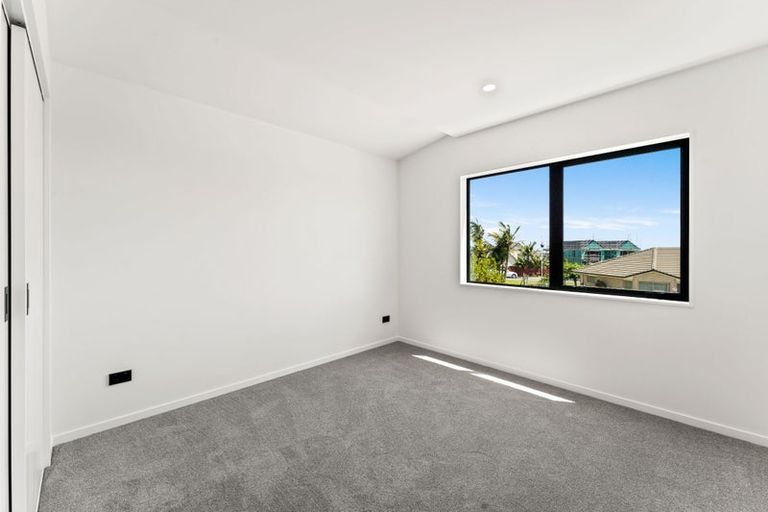 Photo of property in 2/44 Drake Street, Howick, Auckland, 2014