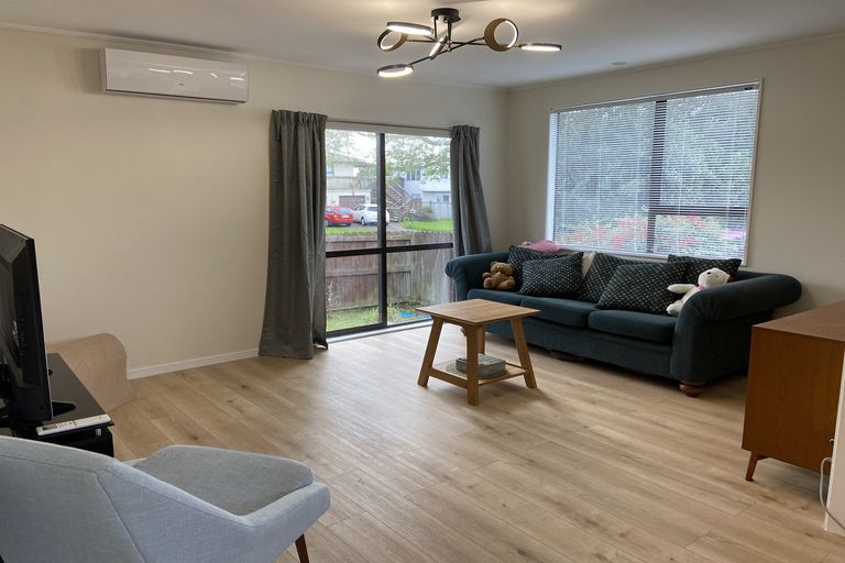 Photo of property in 1/14 Compass Place, Te Atatu Peninsula, Auckland, 0610