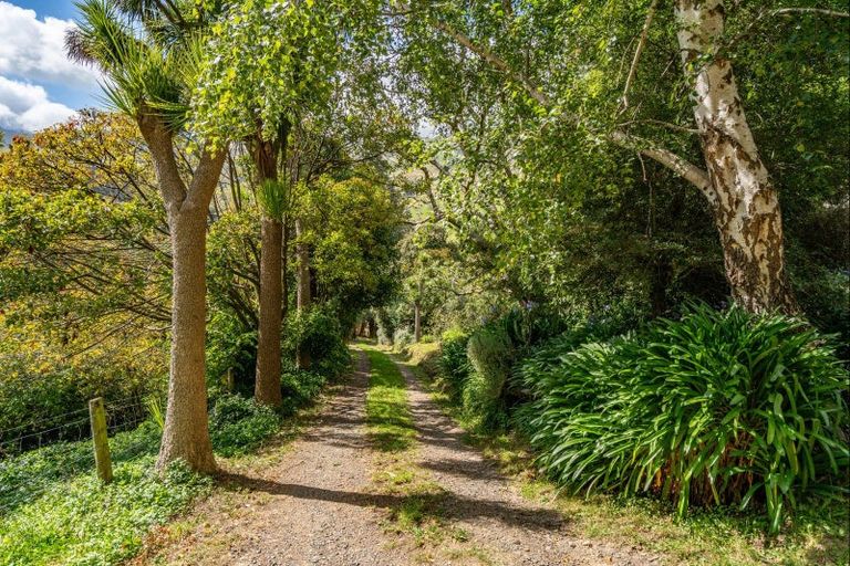 Photo of property in 8 Shadbolts Road, Pigeon Bay, Akaroa, 7583