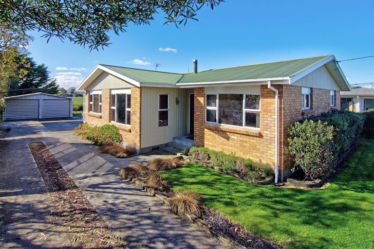 Photo of property in 100 Hillcrest Street, Solway, Masterton, 5810