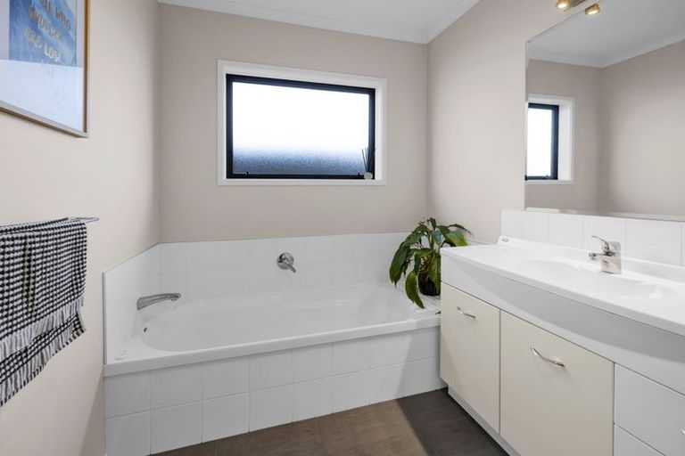 Photo of property in 4 James Drive, Bell Block, New Plymouth, 4312