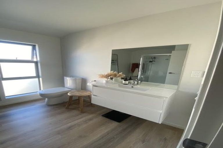 Photo of property in 1117e High Street, Taita, Lower Hutt, 5011