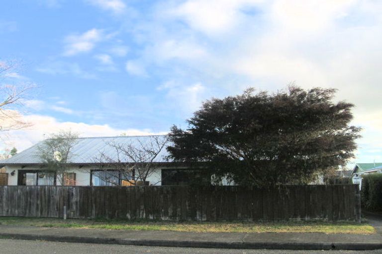 Photo of property in 1/707 Alexandra Street, Parkvale, Hastings, 4122