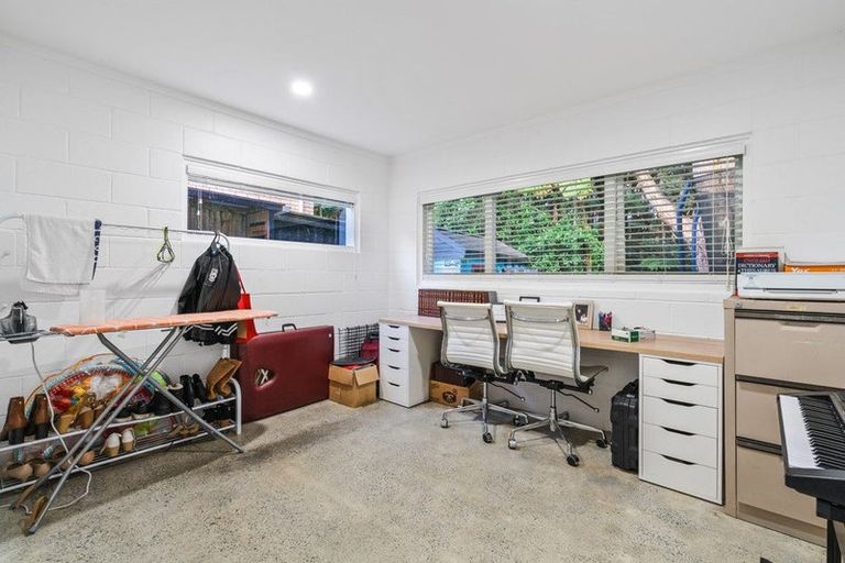 Photo of property in 27 Walpole Avenue, Hillpark, Auckland, 2102