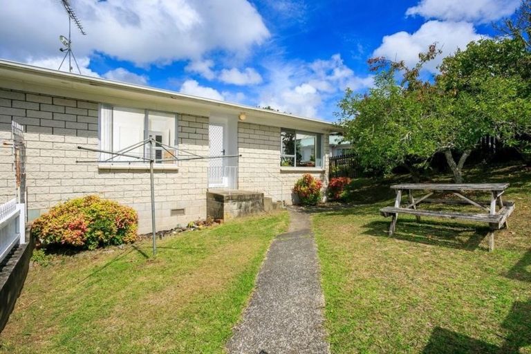 Photo of property in 2/19 Hamilton Place, Glenfield, Auckland, 0629