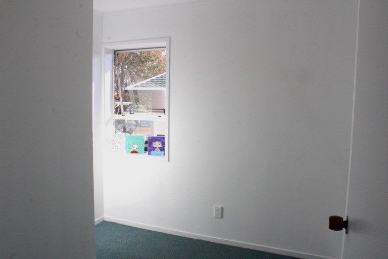 Photo of property in 2/7 Ballater Place, Highland Park, Auckland, 2010