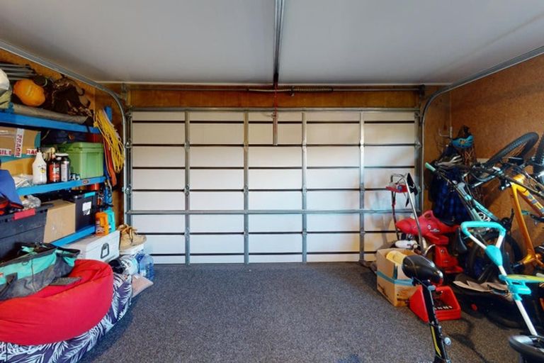 Photo of property in 34 Cyprus Place, Fitzherbert, Palmerston North, 4410