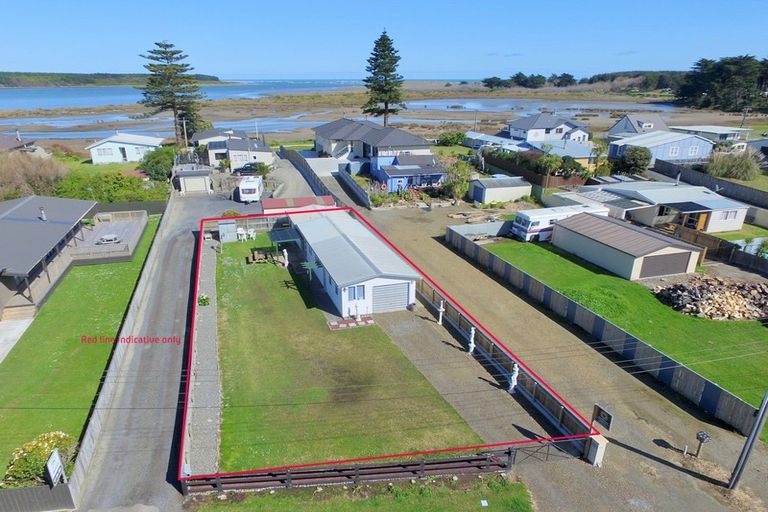 Photo of property in 13 Hall Place, Foxton Beach, Foxton, 4815