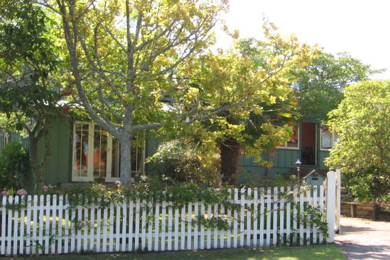 Photo of property in 1 Westbourne Road, Murrays Bay, Auckland, 0630