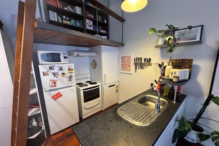 Photo of property in Courtenay Mews Apartments, 3/14 Alpha Street, Te Aro, Wellington, 6011