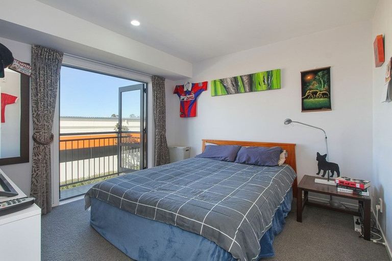 Photo of property in 2q/10 Crown Lynn Place, New Lynn, Auckland, 0600