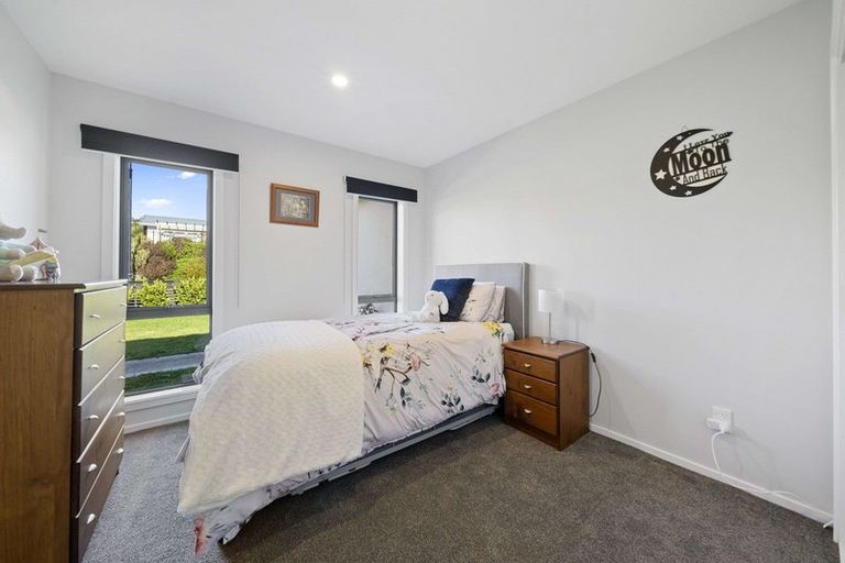 Photo of property in 2 Ihakara Arthur Lane, Aotea, Porirua, 5024