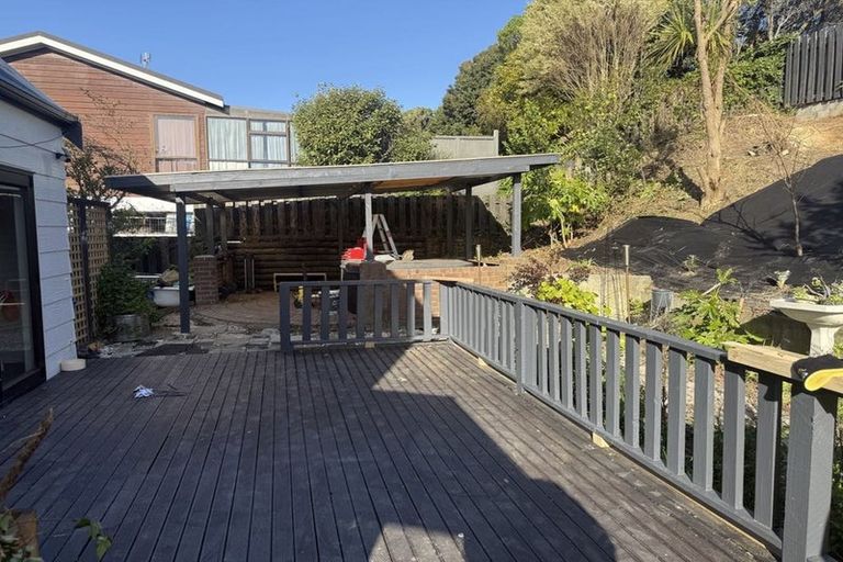Photo of property in 6 Kinnel Grove, Papakowhai, Porirua, 5024