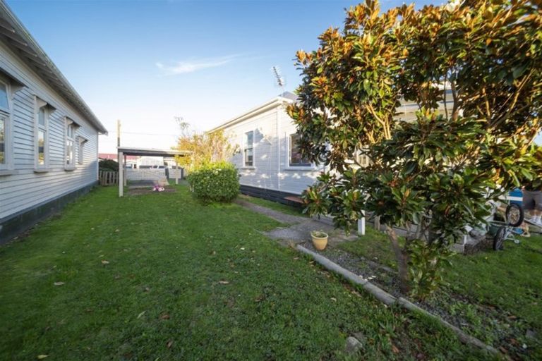 Photo of property in 25 Milmoe Street, Hawera, 4610