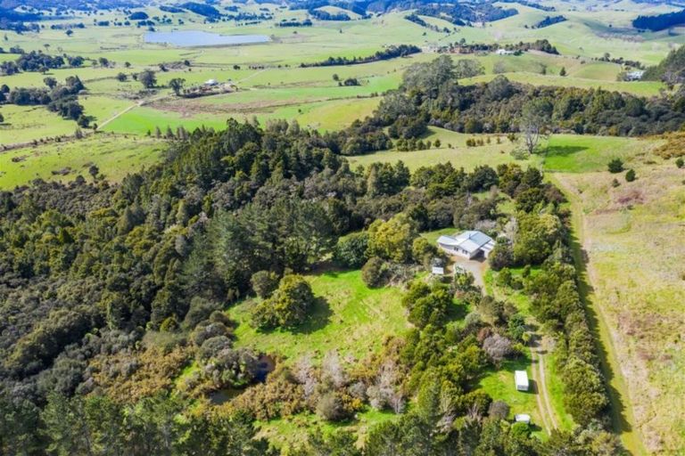 Photo of property in 623 Whananaki Road North, Opuawhanga, Hikurangi, 0181