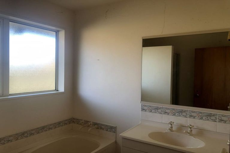 Photo of property in 45 Showgate Avenue, Sockburn, Christchurch, 8042