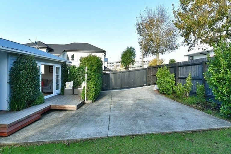 Photo of property in 57 Rosedale Road, Pinehill, Auckland, 0632