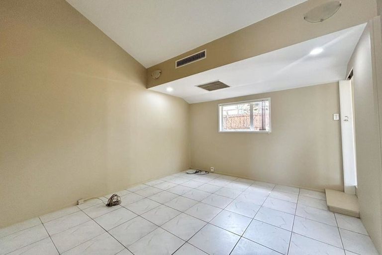 Photo of property in 5 Ancona Lane, Goodwood Heights, Auckland, 2105