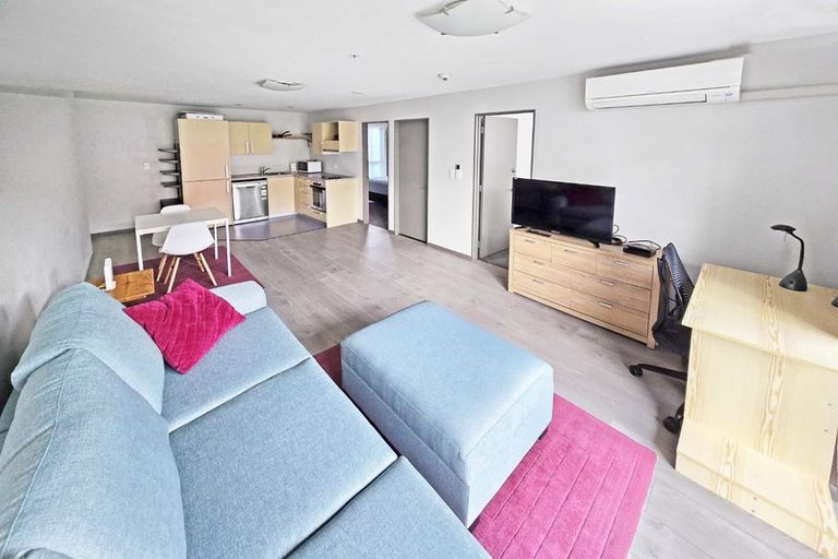 Photo of property in Dual Apartments, 208/142 Vivian Street, Te Aro, Wellington, 6011