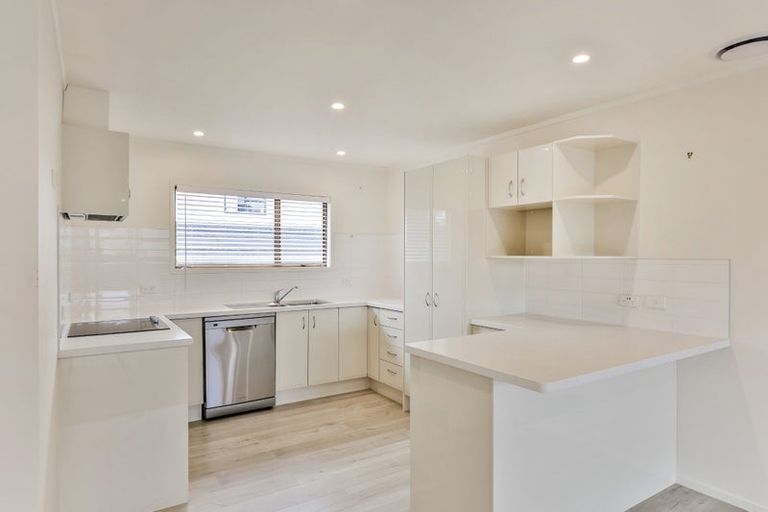 Photo of property in 2/29 Verbena Road, Birkdale, Auckland, 0626
