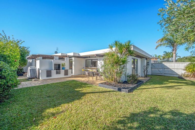 Photo of property in 7 Tabago Place, Half Moon Bay, Auckland, 2012