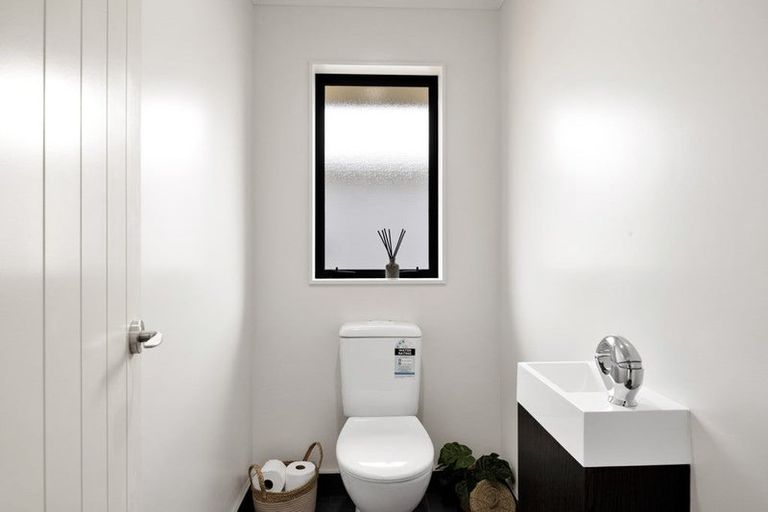 Photo of property in 1 Douglas Street, Hawera, 4610