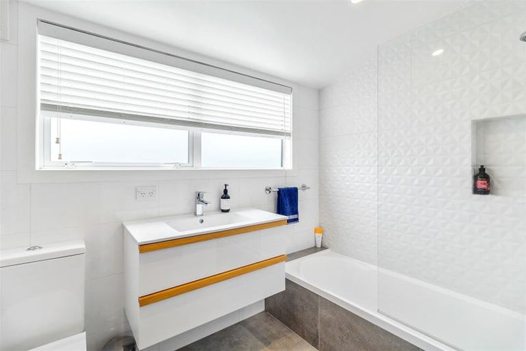 Photo of property in 1a Barberry Lane, Te Atatu Peninsula, Auckland, 0610