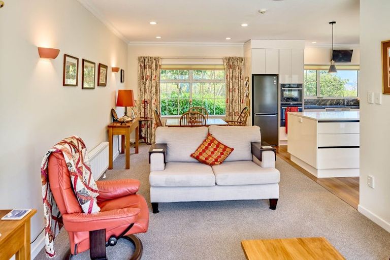Photo of property in 100 Cheviot Road, Lowry Bay, Lower Hutt, 5013
