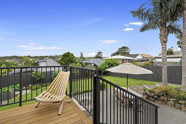 Photo of property in 11 Dudding Avenue, Northcote, Auckland, 0627
