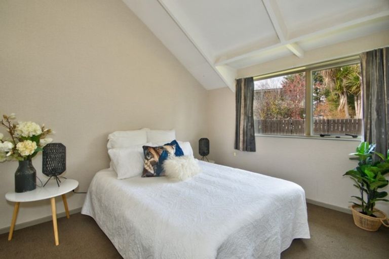 Photo of property in 49 Oregon Drive, Kelvin Heights, Queenstown, 9300