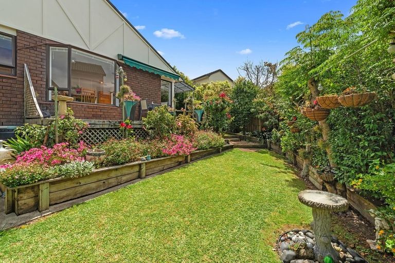 Photo of property in 2/2 Law Street, Torbay, Auckland, 0630